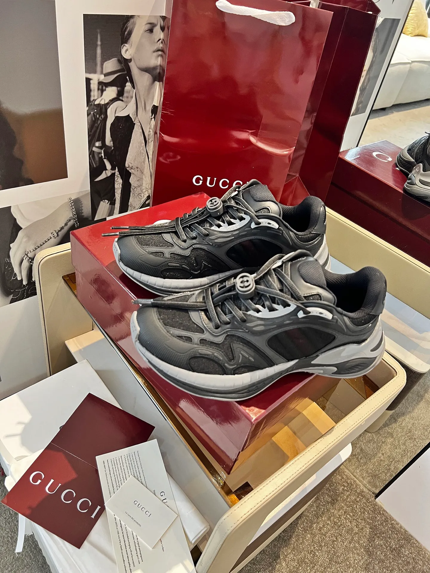 [G Home] P: 900💰 Only men’s models, Size::39-46, (46 customized) 2025Gucci couple series 2.0 sports shoes are made with heavy investment❤️‍🔥❤️‍🔥❤️‍🔥Renewed interpretation of the brand's iconic striped webbing elements😍😍When retro genes collide with futuristic design🎊🎊This new pair of Gucci shoes directly reaches the trend threshold💥 ✔️Color combination of caron contrast + classic stripes, GG reflective piping, visual impact, and comes with a high-light filter for street use ✔️ The structure is made of multi-layer splicing of different materials, mesh is breathable, leather is shaped, and the outsole is made of EVA foam and TPU. 😍😍😍Fashion and practicality are both online ✔️ Detailed double G midsole + iconic double G lock shoelaces, retro DNA is crazy and restless, and every step is based on the trendy aesthetic ❤️❤️❤️❤️